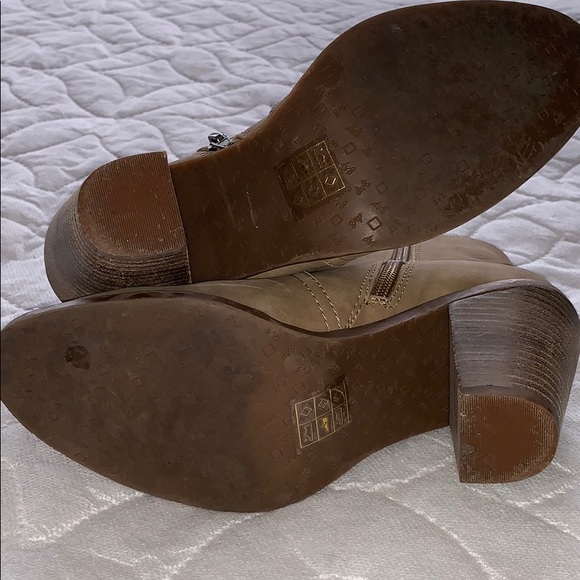 Boots - Picture 6 of 8